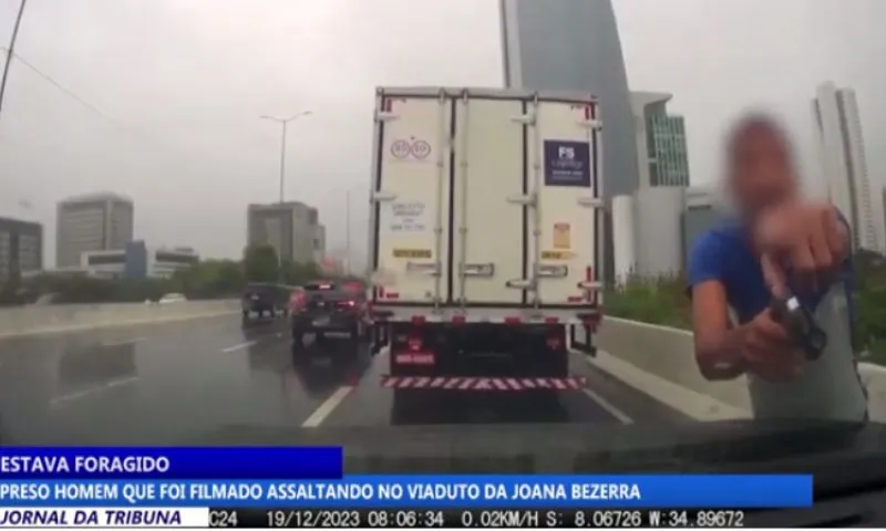 Imagem ilustrativa da imagem Assaltante de viaduto no Recife: homem priorizava roubar mulher com celular e jóias
