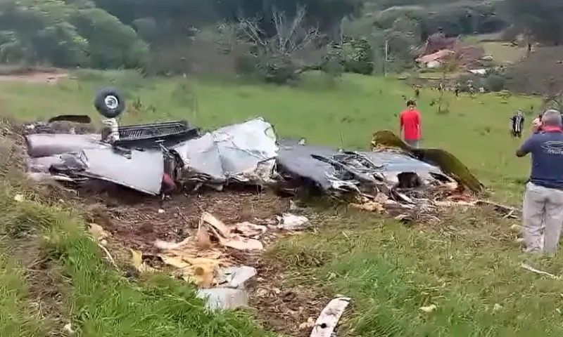 Imagem ilustrativa da imagem Avião cai e deixa 3 mortos e 2 desaparecidos no interior de Minas Gerais