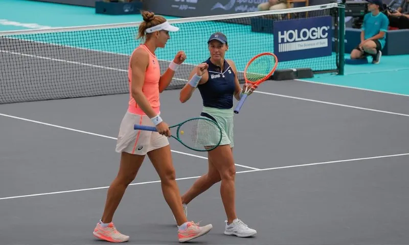 Imagem ilustrativa da imagem Bia Haddad e Luisa Stefani avançam à semifinal das duplas em Abu Dabi