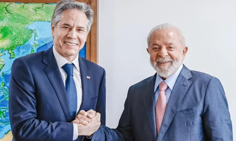Imagem ilustrativa da imagem Blinken diz a Lula que discorda de comparação de Gaza com Holocausto