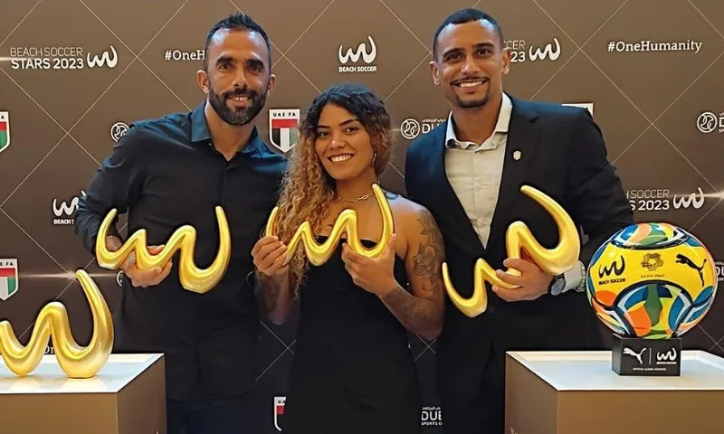 Rodrigo e Adriele recebem prêmios de melhores do mundo em 2023, futebol de  areia