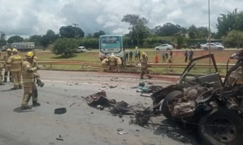 Imagem ilustrativa da imagem Caminhonete bate de frente com ônibus em Brasília e motorista morre