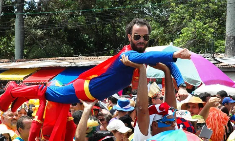 Imagem ilustrativa da imagem Carnaval de Olinda: saiba onde é possível pegar táxi e ou carros de aplicativos