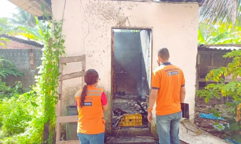 Imagem ilustrativa da imagem Casa pega fogo e dois irmãos morrem durante incêndio em Jaboatão dos Guararapes