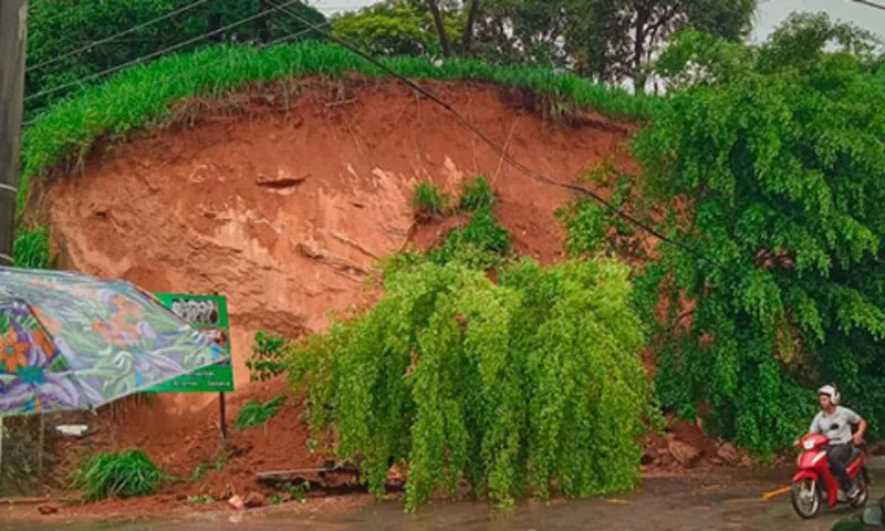 Imagem ilustrativa da imagem Chuva causa deslizamentos na Região Serrana
