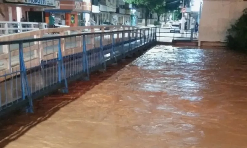 Imagem ilustrativa da imagem Chuva eleva nível de rios e preocupa cidades no ES