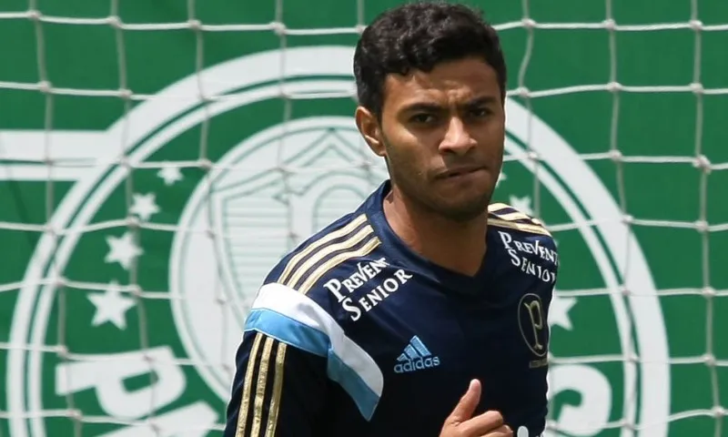 Imagem ilustrativa da imagem Cleiton Xavier, ex-Palmeiras, é preso por não pagar pensão alimentícia