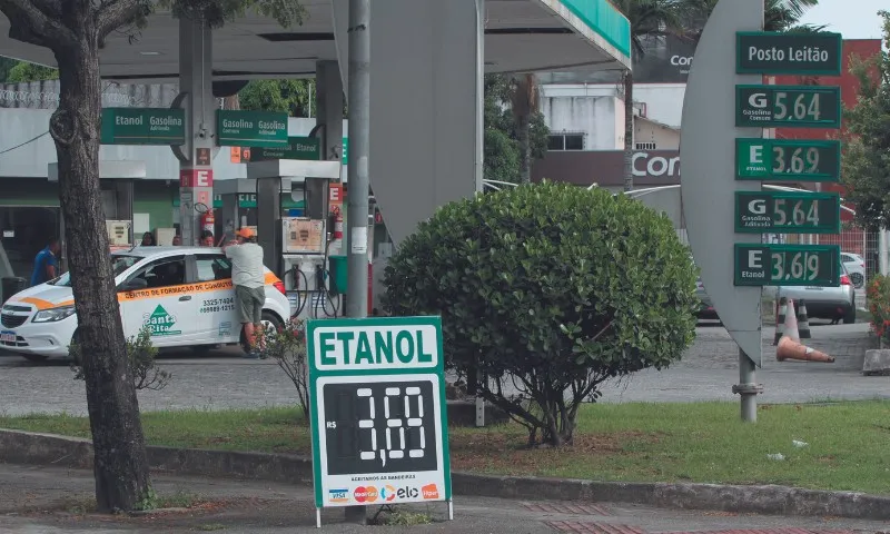 Imagem ilustrativa da imagem Com gasolina em alta, etanol continua mais vantajoso