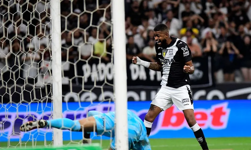 Imagem ilustrativa da imagem Corinthians perde em casa para Ponte Preta e vive situação dramática no Paulistão