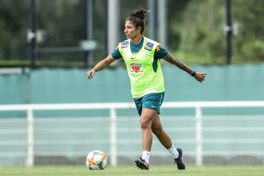Imagem ilustrativa da imagem Cristiane se despede do Santos e deve reforçar o Flamengo