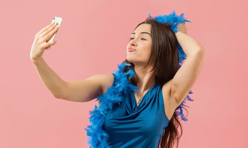 Imagem ilustrativa da imagem Cuidado com a selfie de Carnaval. Especialistas dão dicas sobre segurança digital