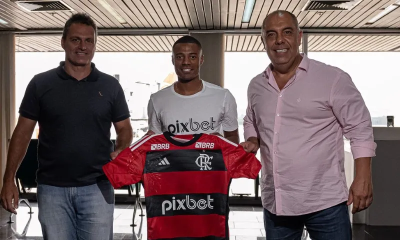 Imagem ilustrativa da imagem De La Cruz chega ao RJ e quer fazer história no Flamengo: 'Novo projeto de vida'
