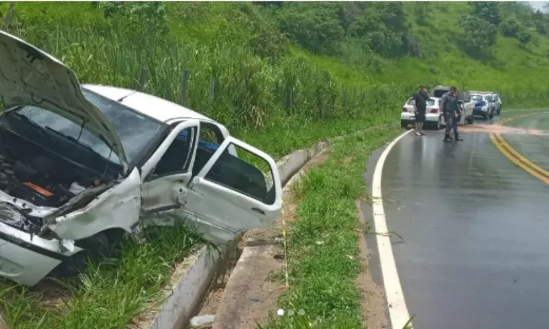 Imagem ilustrativa da imagem Homem morre em acidente com três carros em rodovia no ES