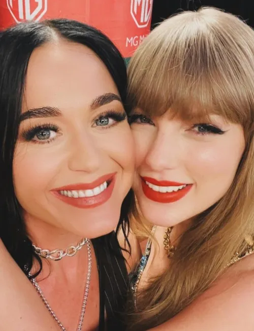 Imagem ilustrativa da imagem Katy Perry marca presença em show de Taylor Swift na Austrália