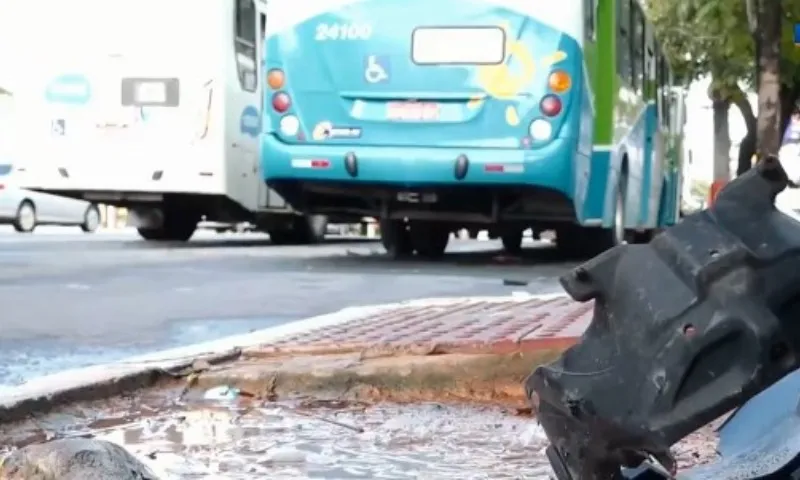 Imagem ilustrativa da imagem Motociclista é atropelado por ônibus do Transcol em Vitória