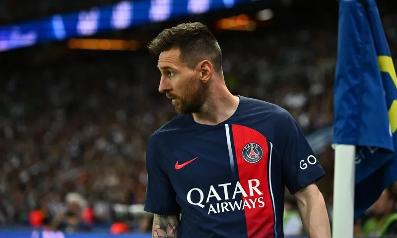 Imagem ilustrativa da imagem PSG é investigado por suposto lobby para Messi ganhar Bola de Ouro