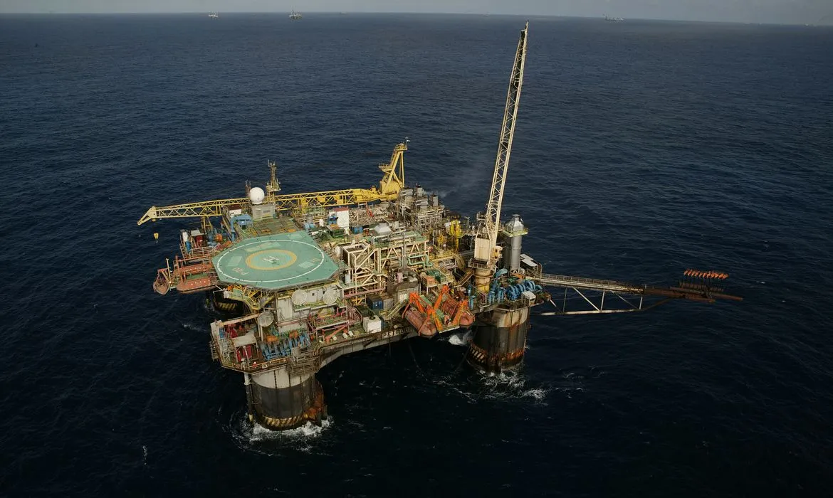 Imagem ilustrativa da imagem Petroleiras desistem de explorar pré-sal no Brasil