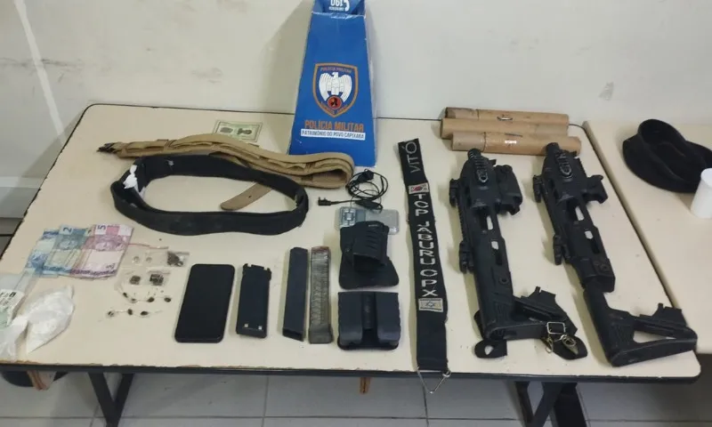 Imagem ilustrativa da imagem Polícia apreende kits para transformar pistolas em armas longas em morro de Vitória