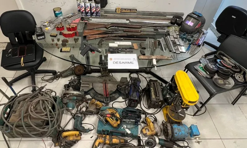 Imagem ilustrativa da imagem Polícia descobre fábrica clandestina de armas de fogo em Cariacica