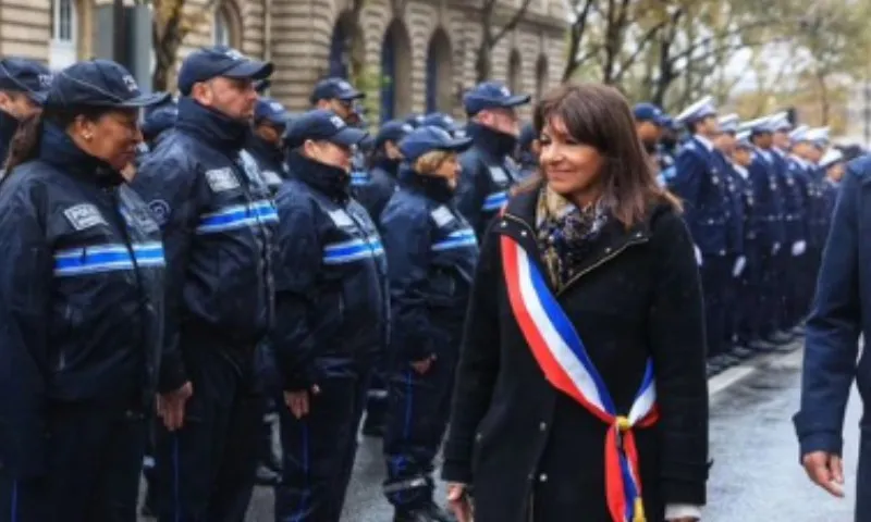 Imagem ilustrativa da imagem Prefeita de Paris promete mergulhar no Rio Sena antes da abertura da Olimpíada