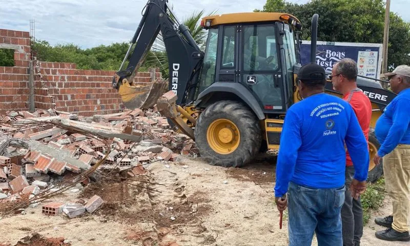 Imagem ilustrativa da imagem Prefeitura de Paulista derruba construções irregulares no Janga e em Maria Farinha