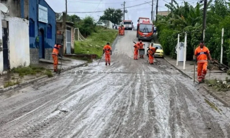Imagem ilustrativa da imagem Prefeitura do RJ declara situação de emergência; mortes após chuvas sobem para 9
