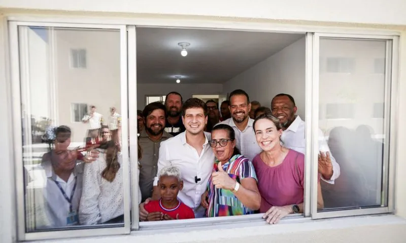 Imagem ilustrativa da imagem Rotina com ratos, baratas e até jacarés ficou no passado de 224 famílias do Recife