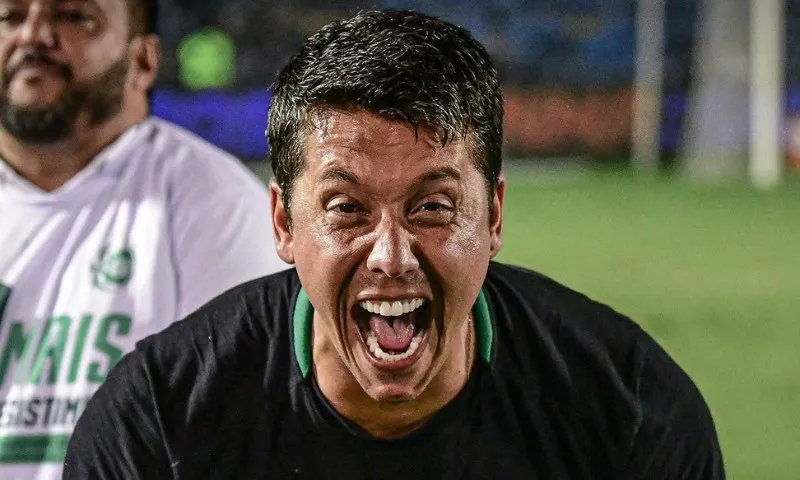 Imagem ilustrativa da imagem São Paulo acerta com treinador Thiago Carpini, substituto de Dorival Júnior