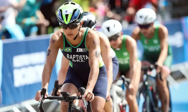 Imagem ilustrativa da imagem Triatleta Luisa Baptista apresenta melhora, mas quadro ainda é grave