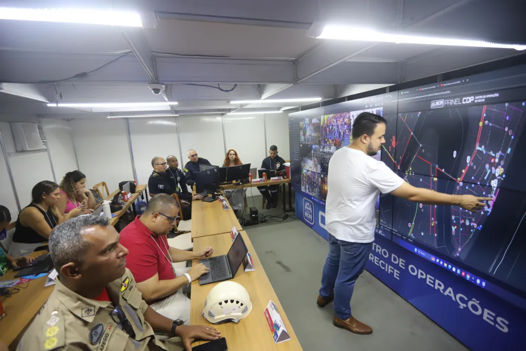 Imagem ilustrativa da imagem Veja como funciona a central de operações do carnaval do Recife