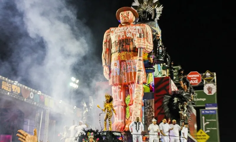 Imagem ilustrativa da imagem Veja quais escolas de samba se destacaram nos desfiles de SP e Rio no domingo