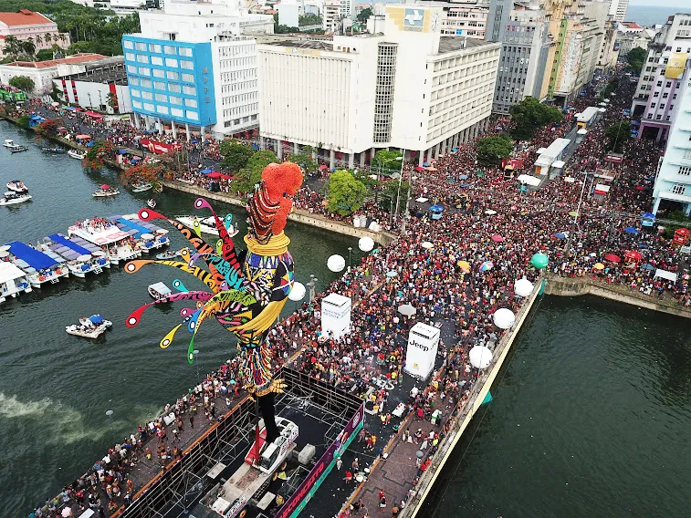 Imagem ilustrativa da imagem Veja tudo o que você precisa saber sobre o desfile do Galo da Madrugada 2024