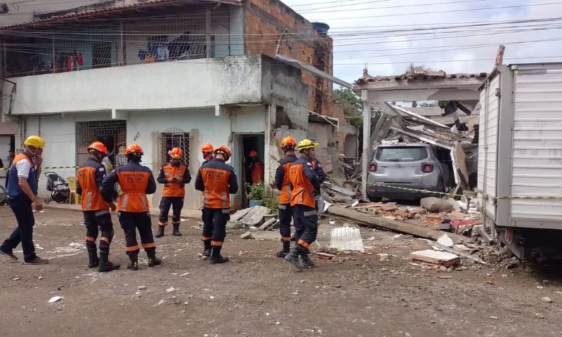 Imagem ilustrativa da imagem Vizinha detalha resgate de criança de 2 anos após explosão de casa em Vila Velha