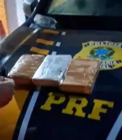 Imagem ilustrativa da imagem PRF apreende cocaína em mochila de passageiro de ônibus em Ouricuri