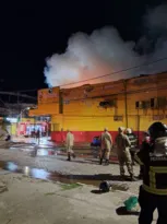 Imagem ilustrativa da imagem VÍDEO: Incêndio de grandes proporções atinge supermercado em Jaboatão