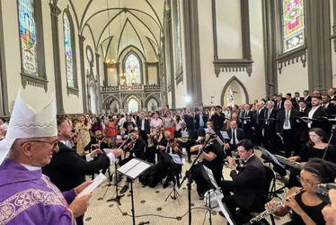 Imagem ilustrativa da imagem 150 anos da imigração: emoção em missa com coro de 100 vozes