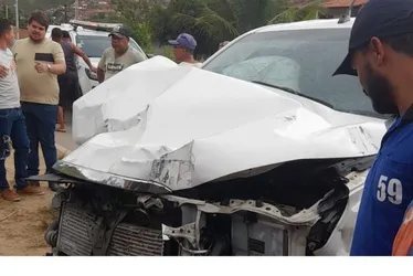 Imagem ilustrativa da imagem Acidente causa mortes de pai e filha de 4 anos na PE-120, na Mata Sul