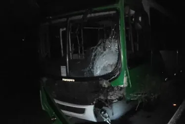 Imagem ilustrativa da imagem Acidente com ônibus, carro e moto deixa um morto na BR-101 no ES