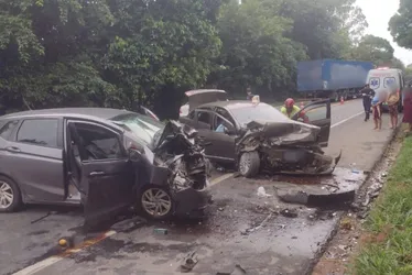 Imagem ilustrativa da imagem Acidente deixa uma pessoa morta e cinco feridas na BR-101 no ES