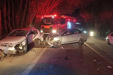Imagem ilustrativa da imagem Acidente entre dois carros deixa um morto e seis feridos em rodovia no ES