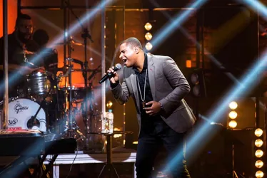 
          Imagem ilustrativa da imagem Adoração e shows na praia
          