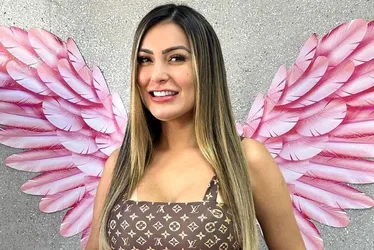 Imagem ilustrativa da imagem Andressa Urach cobre toda a barriga e pernas com novas tatuagens