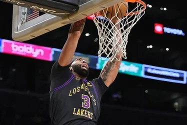 Imagem ilustrativa da imagem Anthony Davis brilha e Lakers vencem Raptors na NBA