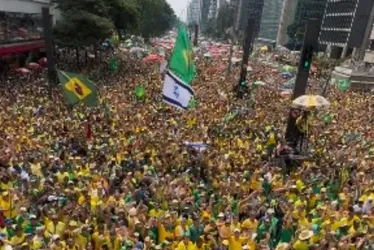 Imagem ilustrativa da imagem Apoiadores de Bolsonaro fazem ato com pedido de impeachment de Lula