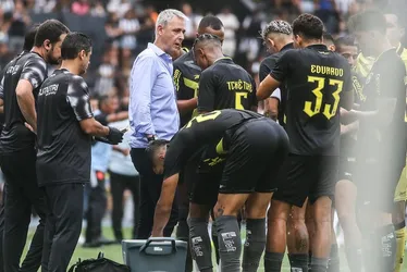 Imagem ilustrativa da imagem Após perda de título, Tiago Nunes revela que há "jogadores pedindo para não jogar"