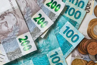 Imagem ilustrativa da imagem Aposentados pagam até 6 vezes mais do que pegaram emprestado