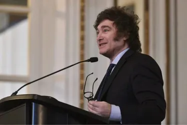 Imagem ilustrativa da imagem Argentina: Milei revoga mais de 30 leis por decreto e promete flexibilizar economia