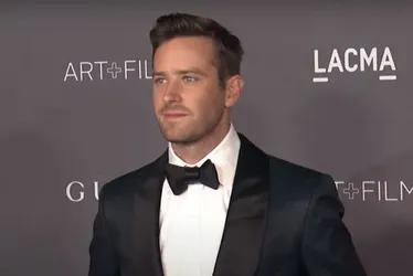 Imagem ilustrativa da imagem Armie Hammer: por onde anda o ator, acusado de canibalismo e abuso?