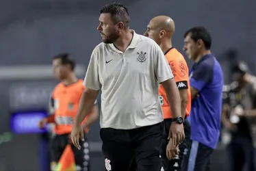 Imagem ilustrativa da imagem Auxiliar Thiago Kosloski anuncia saída do Corinthians um mês após ser contratado