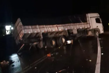 Imagem ilustrativa da imagem BR-101 é totalmente interditada após acidente com carreta no ES